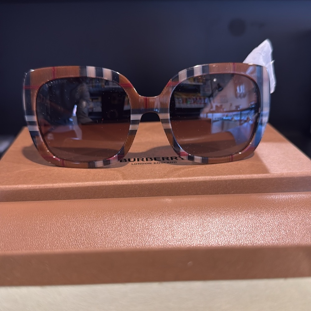 Women’s Burberry Sunglasses (Brand New) - Picture 3 of 3